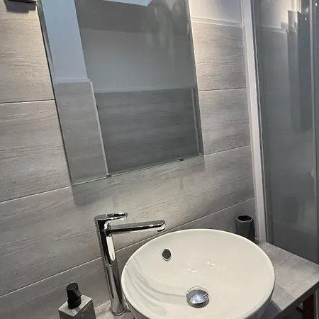 Apartament - Proche Croisette Avec Jardin *